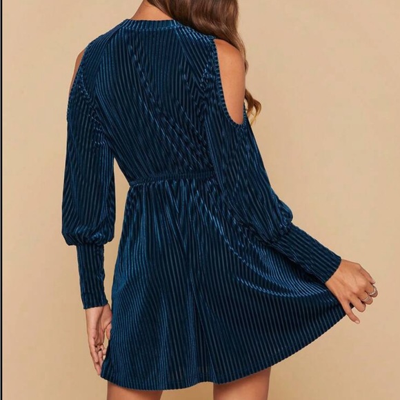 Luxe Velvet Long Sleeve Cut Out Dress Holiday Evening Blue - Picture 3 of 16